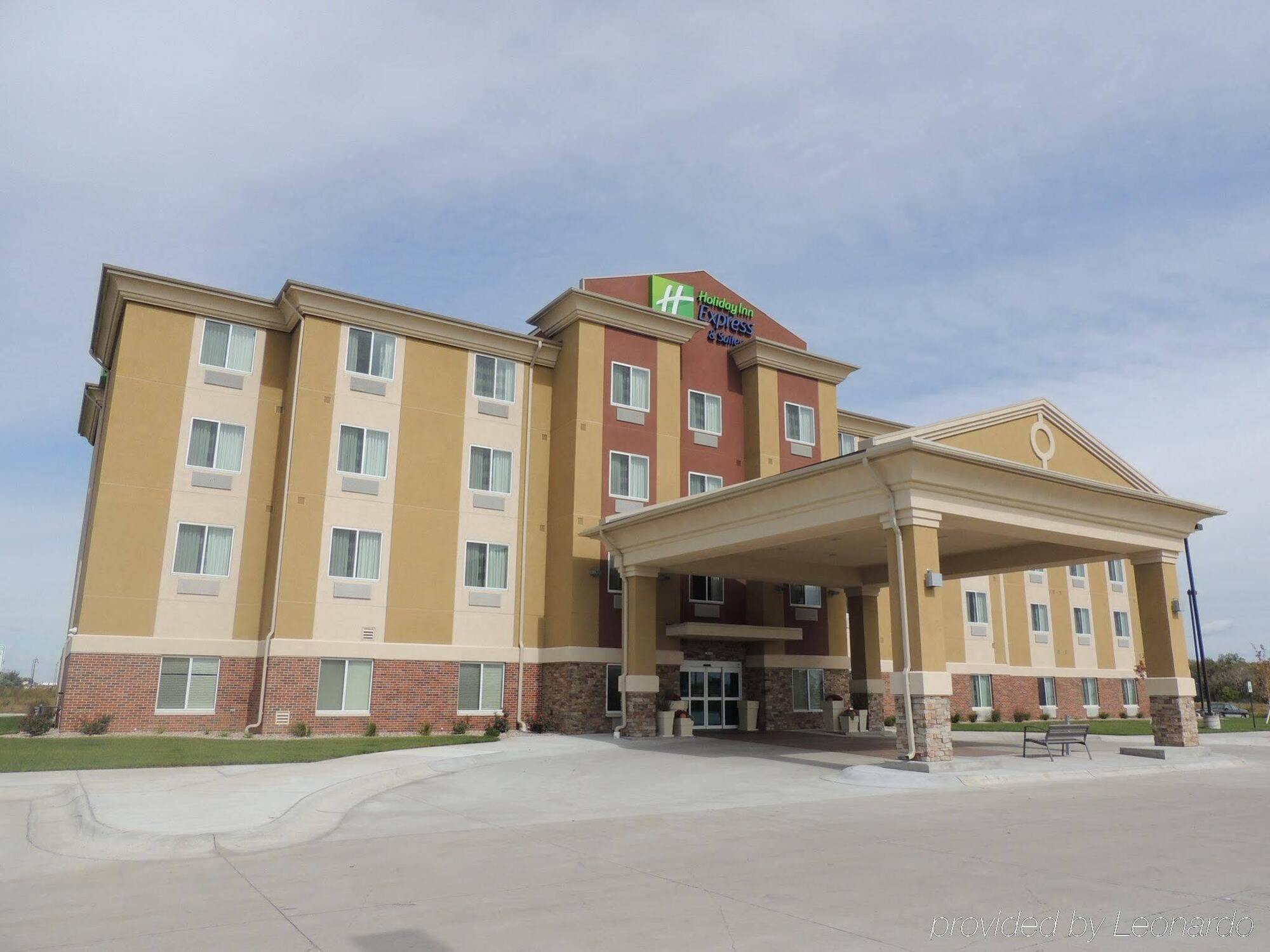 Holiday Inn Express Hotel & Suites York By Ihg Exterior foto
